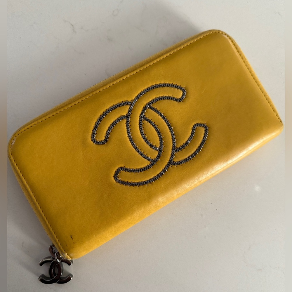 CHANEL Leather Round Zip Long Wallet Yellow - Picture 2 of 16